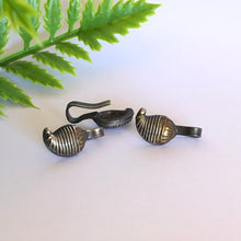 Load image into Gallery viewer, Dual Tone Oxidised Silver/Gold Clip-On Nose pin (pc)