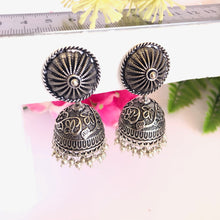 Load image into Gallery viewer, Silver Oxidized Jhumki Earrings