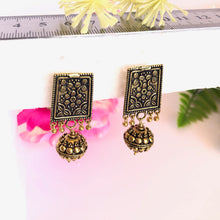 Load image into Gallery viewer, Antique Golden Plate Floral Earrings pair