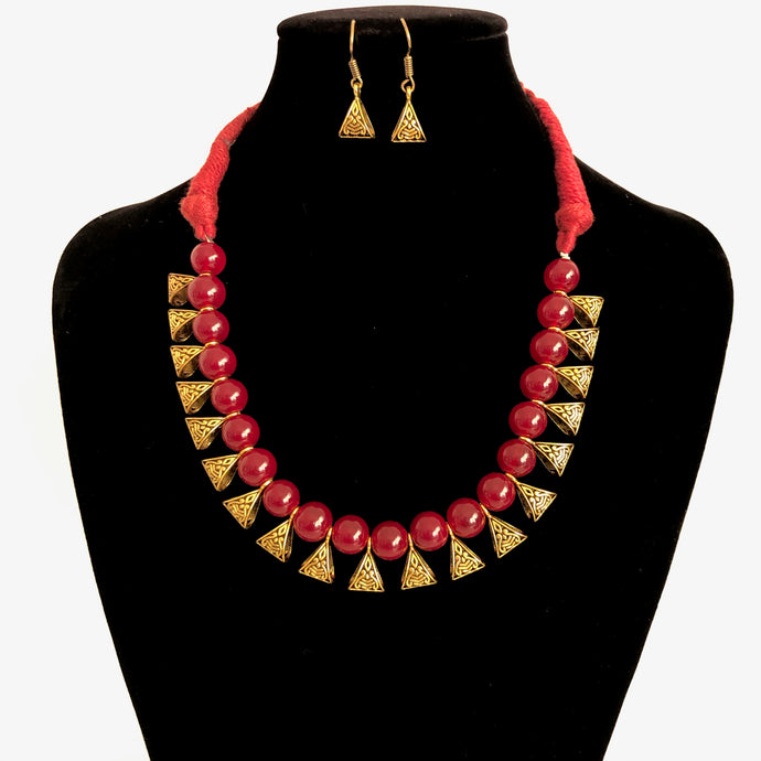 Thread Necklace set with Red beads and gold plated alloy metal