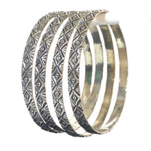 Load image into Gallery viewer, 4 pcs Oxidised/German Silver bangles (Diamond Eye)