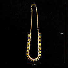 Load image into Gallery viewer, Golden Touch Artificial Pearl Beads Chain Necklace
